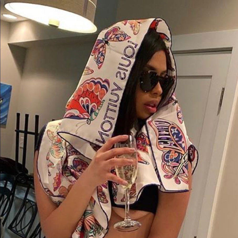 Loui Vuitton Scarf - Picture 2 of 3